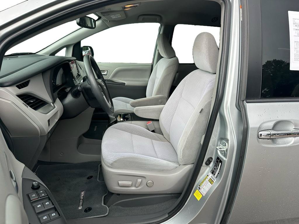 Used 2020 Toyota Sienna LE w/ LE Preferred Package FWD image 8