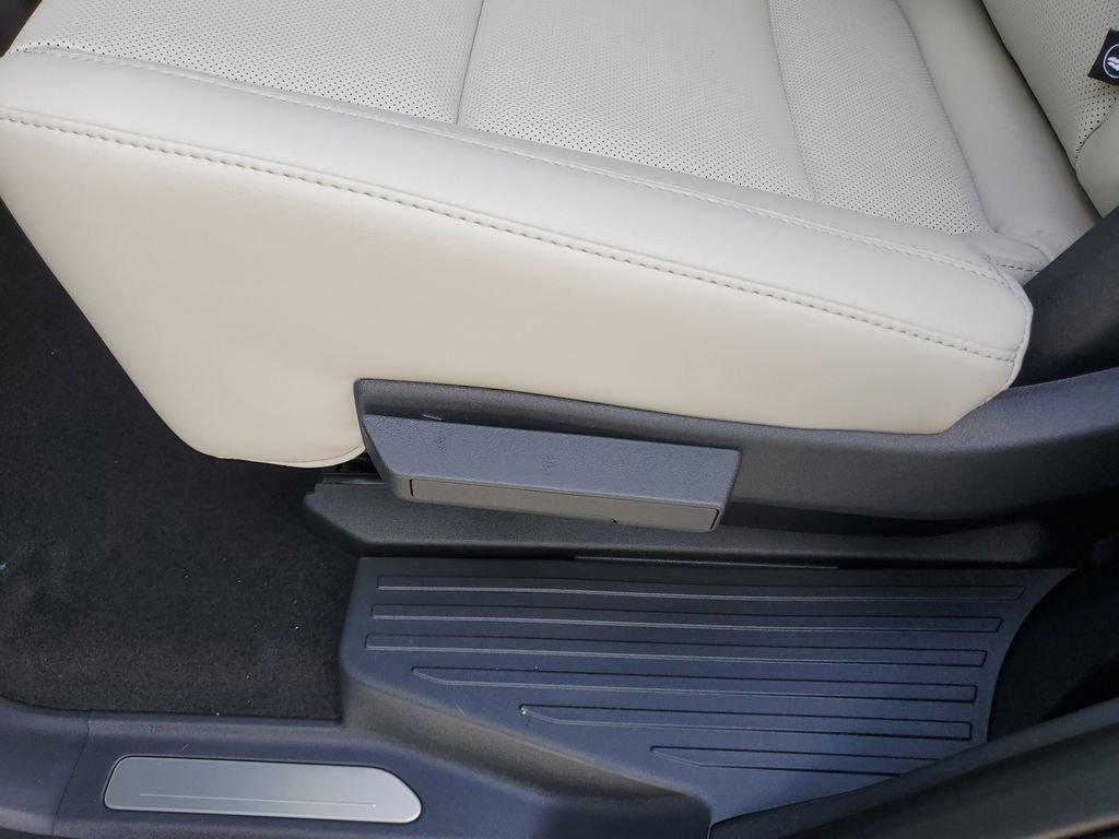 New 2026 Lincoln Navigator Premier AWD/4WD image 13