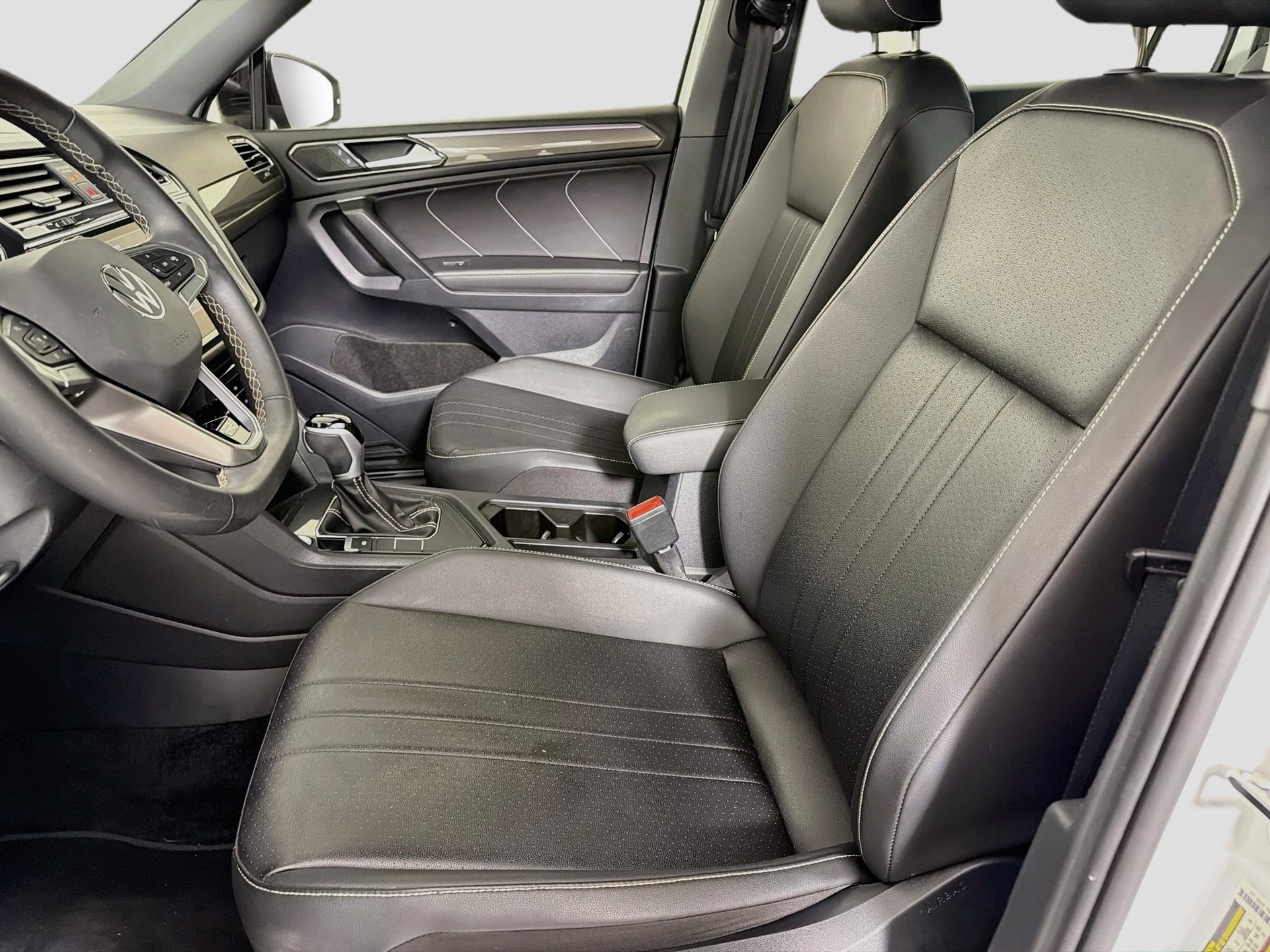 Certified 2023 Volkswagen Tiguan SE R-Line FWD image 18