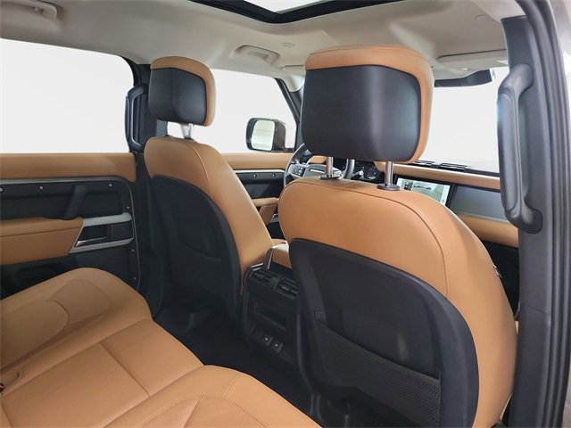 Used 2024 Land Rover Defender 110 S image 33