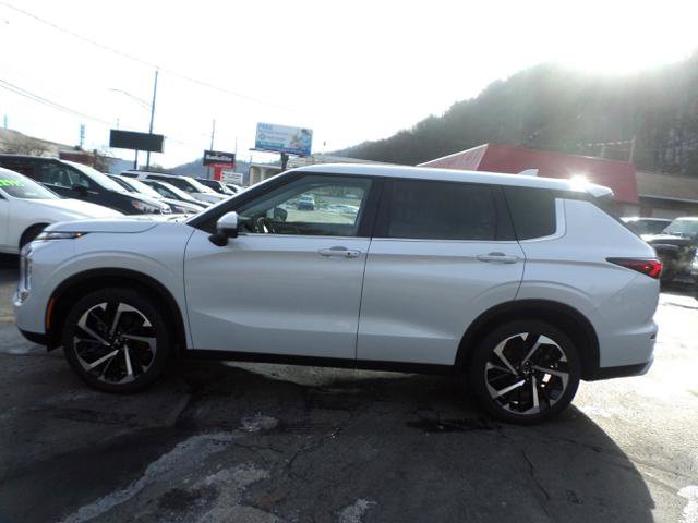 Used 2024 Mitsubishi Outlander SE image 9