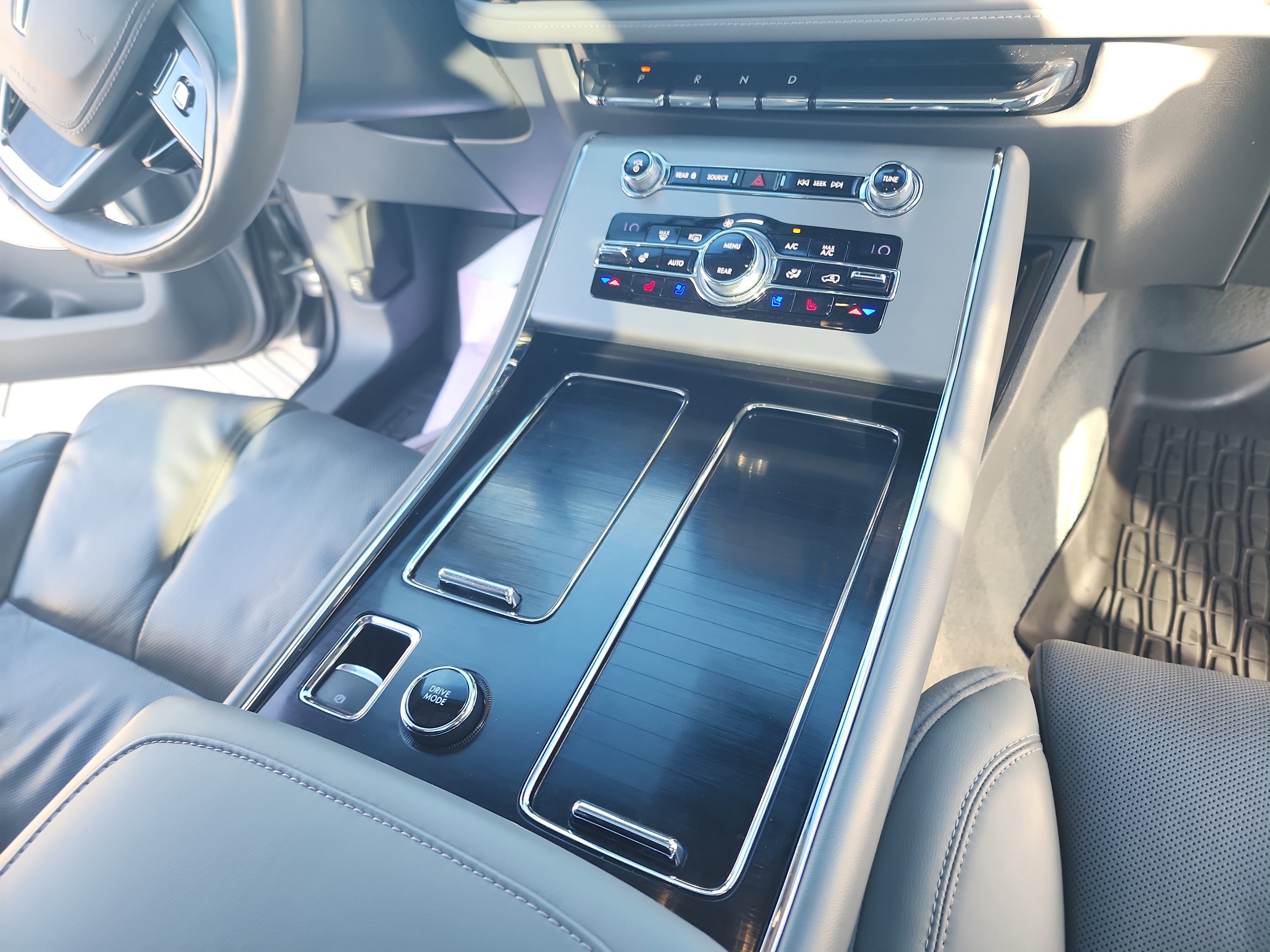 Used 2020 Lincoln Aviator Reserve w/ Equipment Group 202A image 30