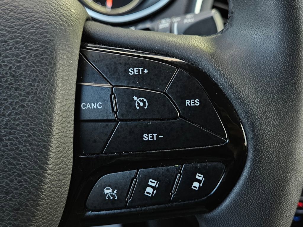 Used 2023 Jeep Cherokee Altitude Lux image 22