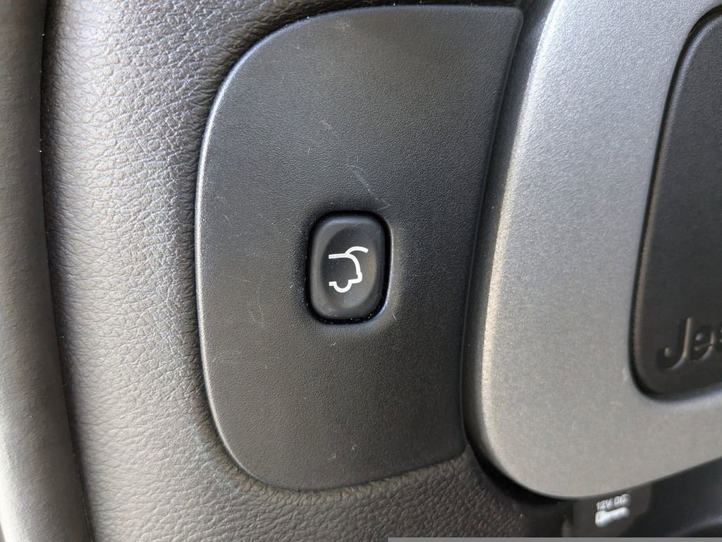 Used 2016 Jeep Cherokee Latitude w/ Comfort/Convenience Group image 14