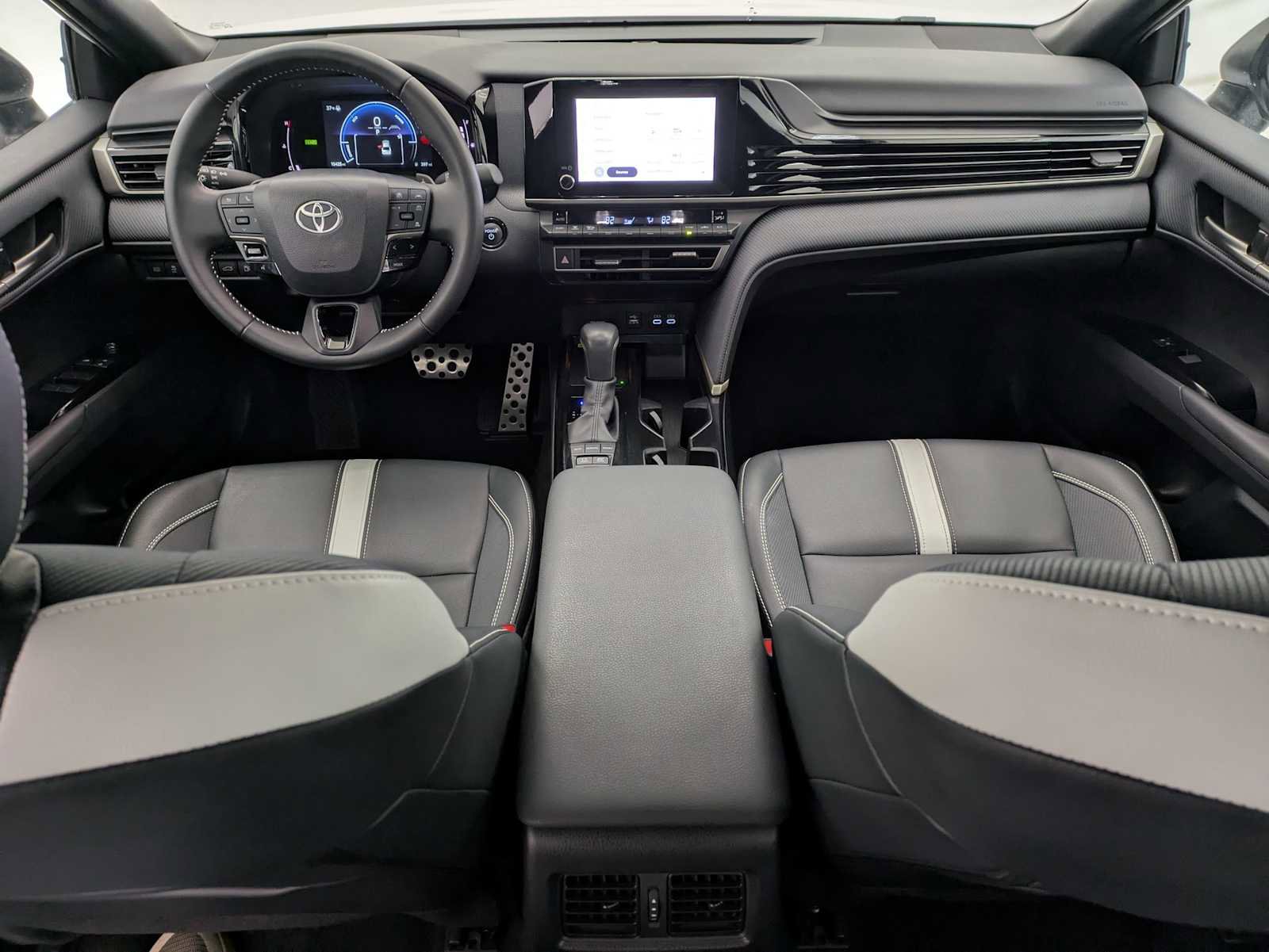 Used 2025 Toyota Camry SE image 16