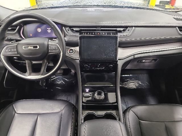 Used 2022 Jeep Grand Cherokee L Limited AWD/4WD image 2