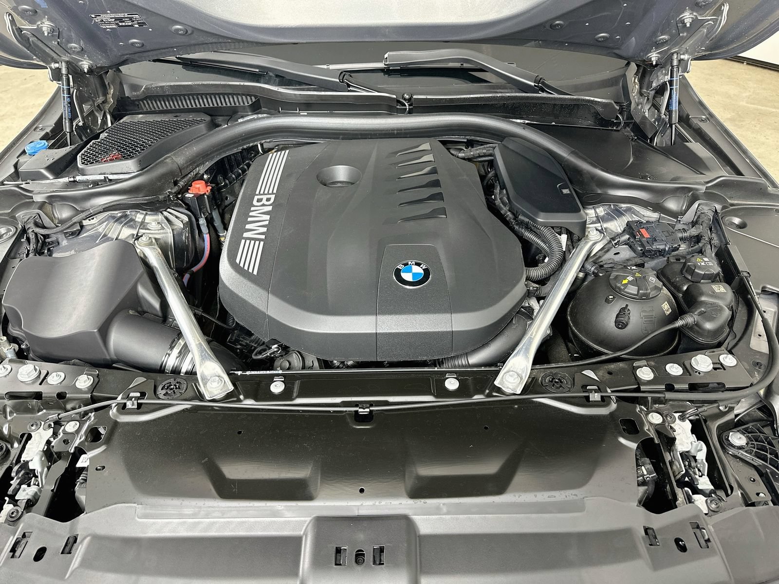 Used 2026 BMW 540i xDrive w/ M Sport Package AWD/4WD image 13
