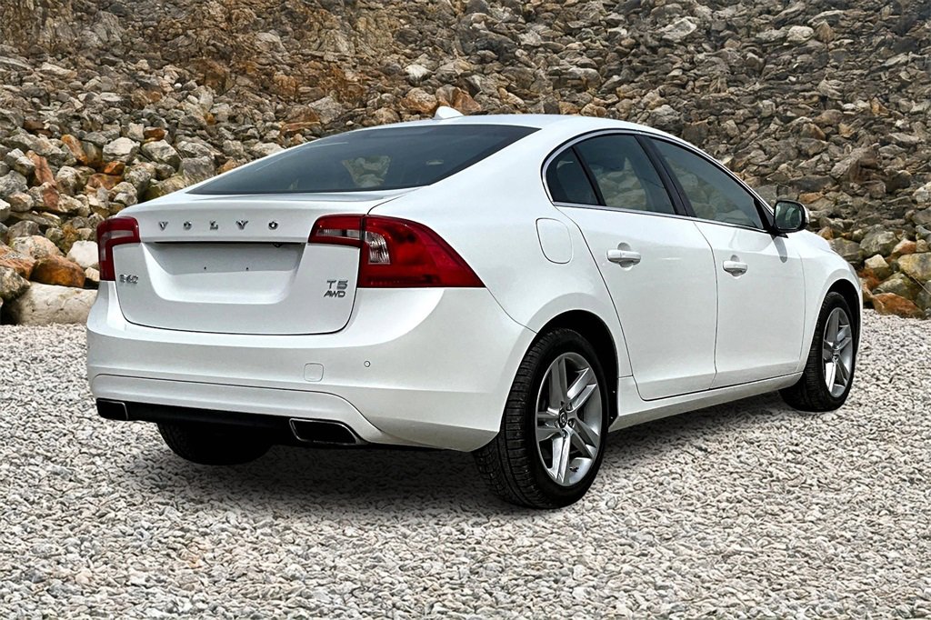 Used 2015 Volvo S60 T5 Platinum image 2