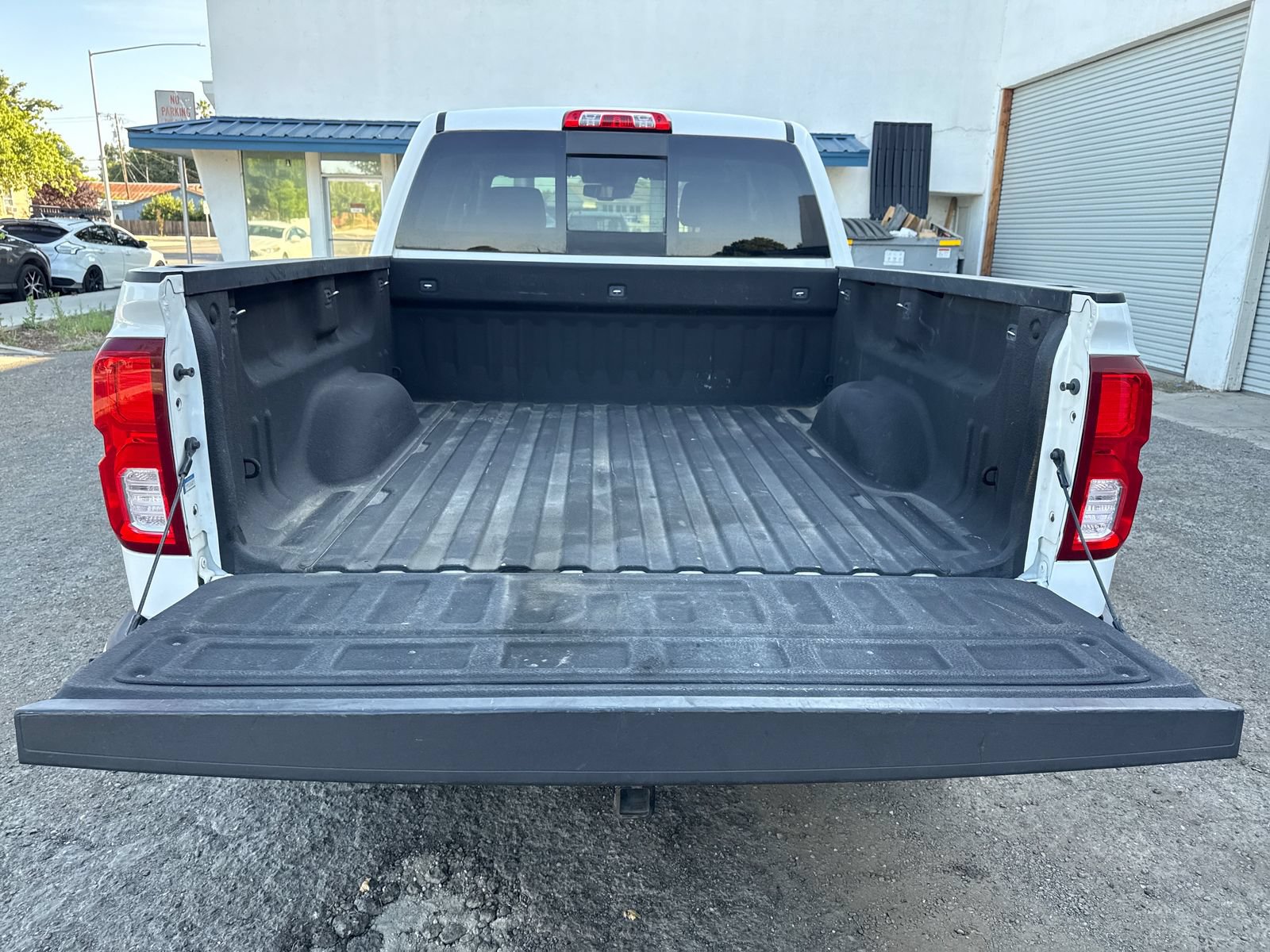 Used 2017 Chevrolet Silverado 1500 LTZ w/ LTZ Plus Package AWD/4WD image 23