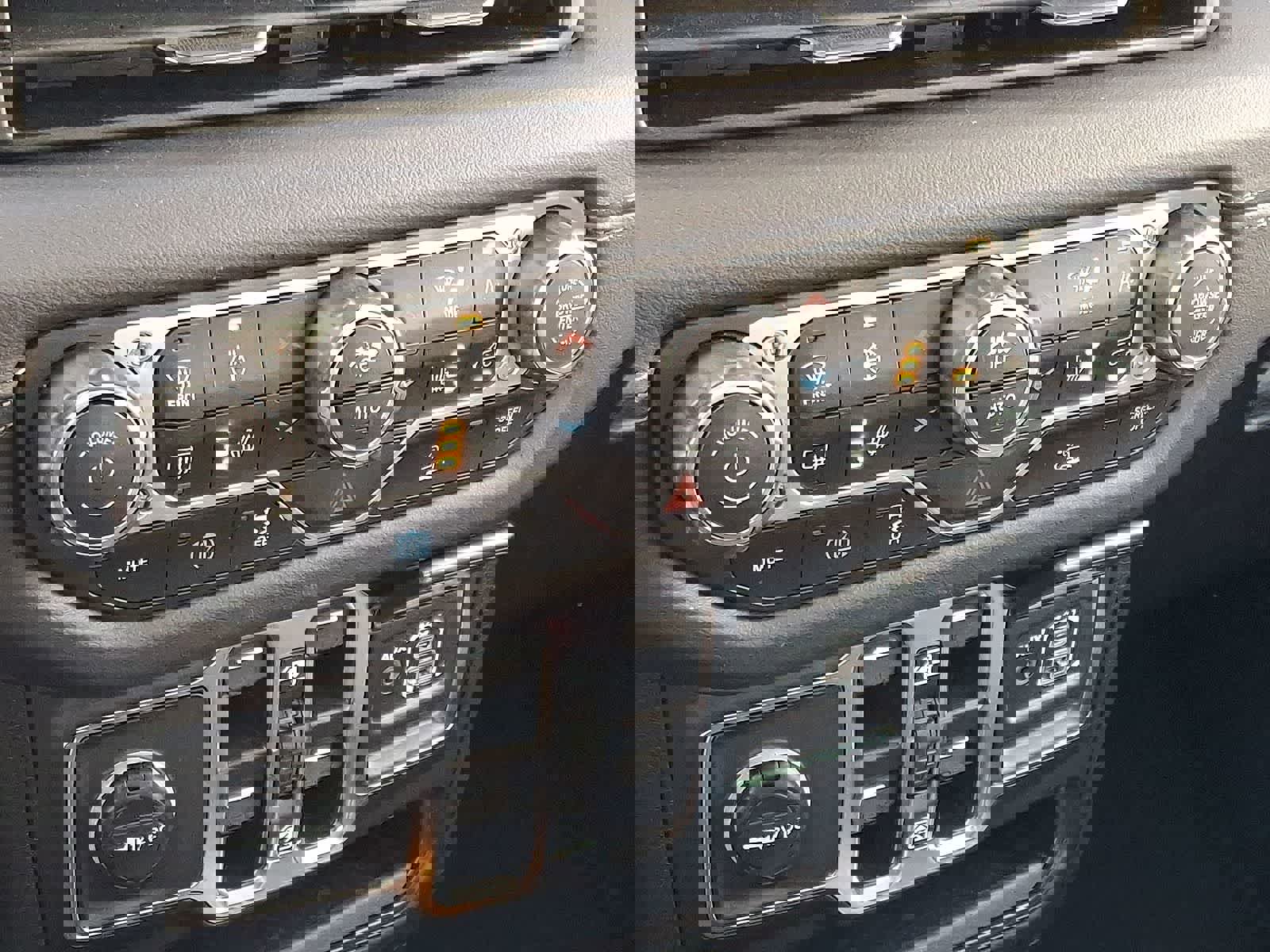 Used 2025 Jeep Wrangler Sahara image 23