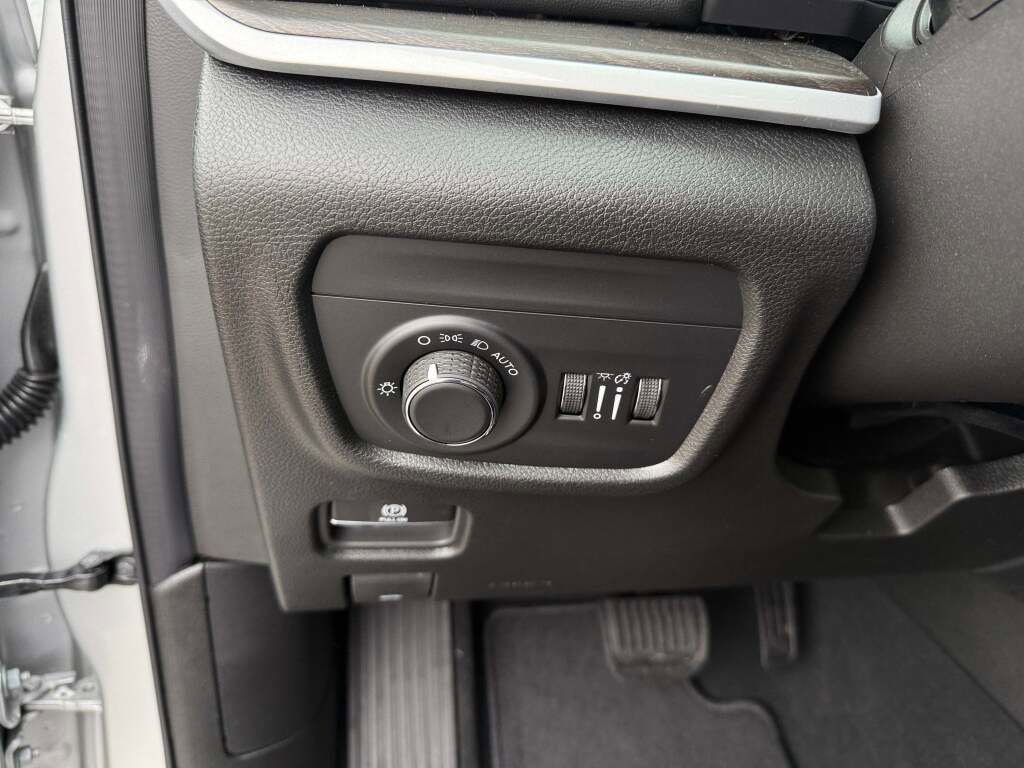 New 2026 Jeep Grand Cherokee Altitude image 32