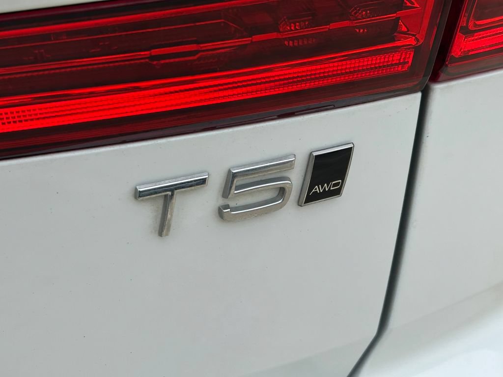 Used 2020 Volvo XC60 T5 Momentum AWD/4WD image 14