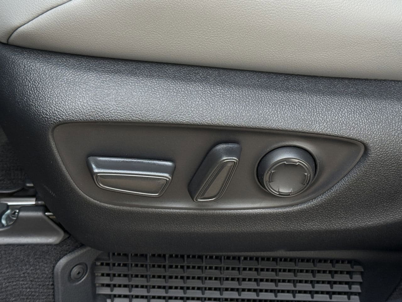 New 2026 Toyota Sienna XLE image 28