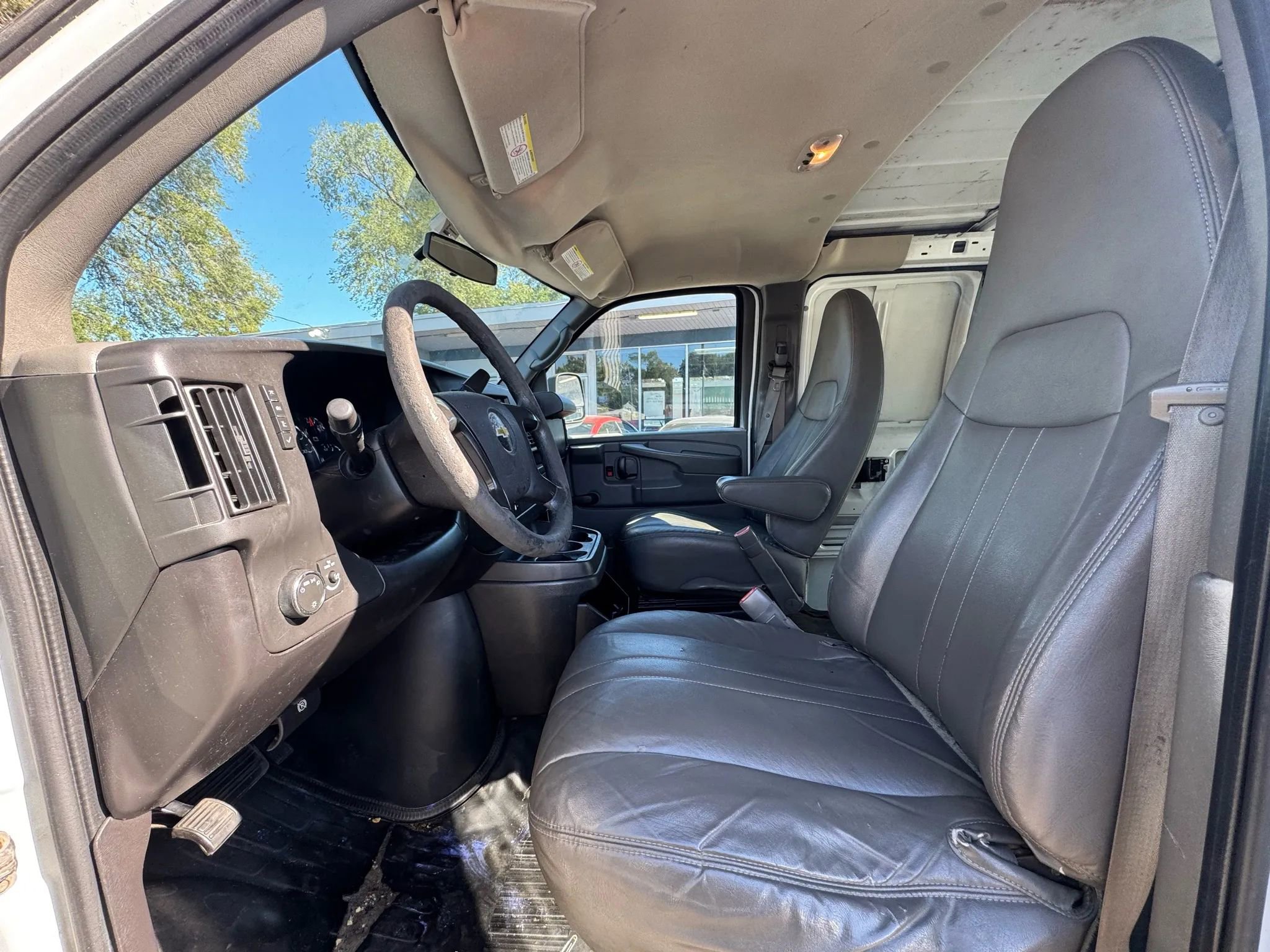 Used 2011 Chevrolet Express 2500 image 12