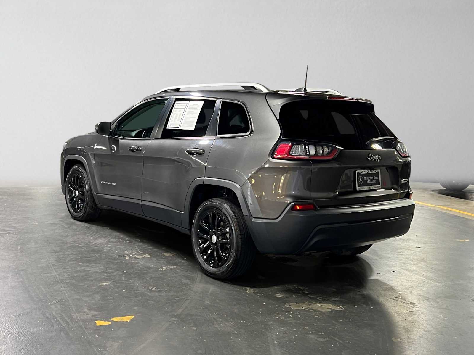 Used 2019 Jeep Cherokee Latitude Plus FWD image 5