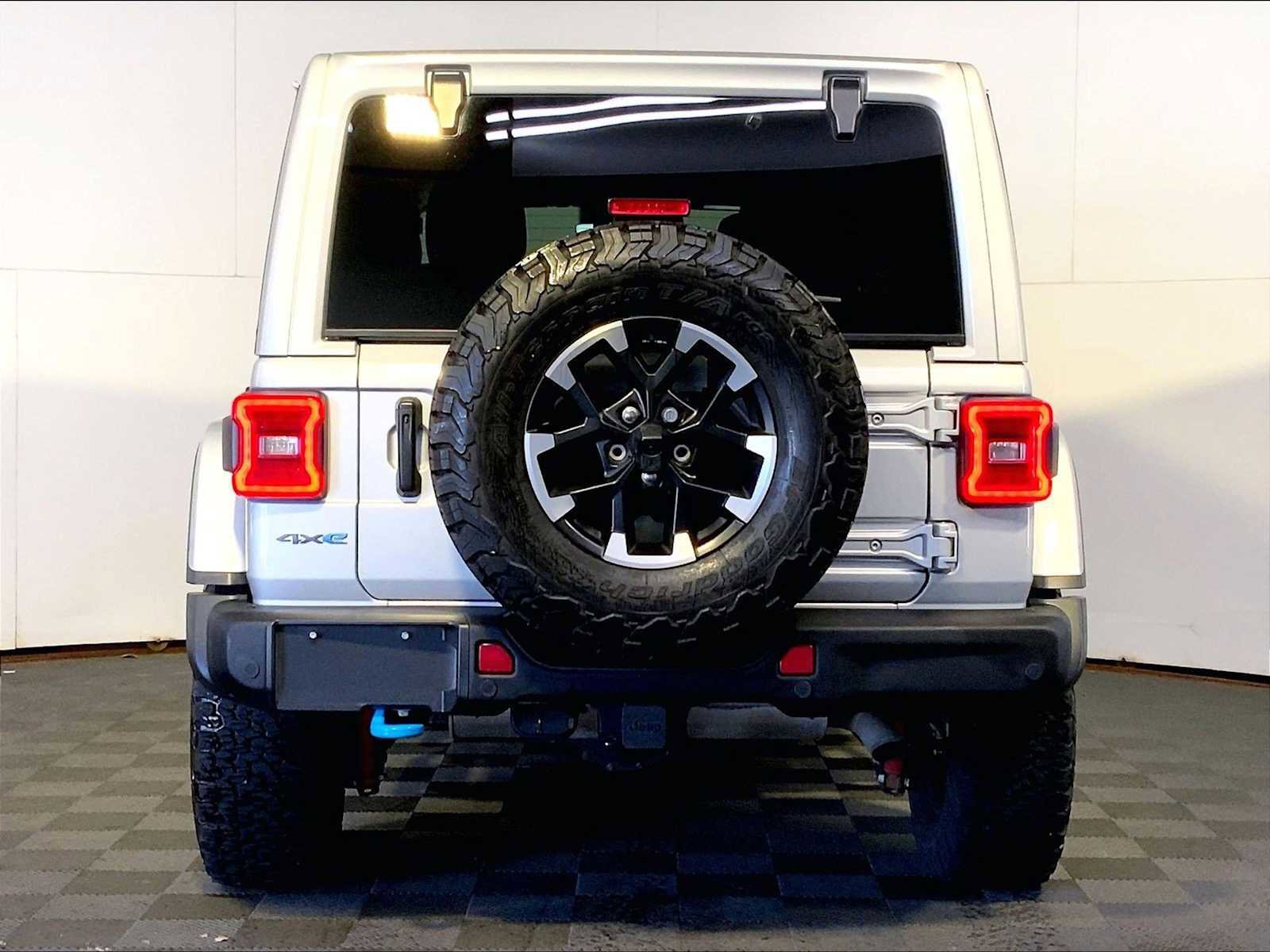 Used 2024 Jeep Wrangler Unlimited Rubicon 4xe AWD/4WD image 6