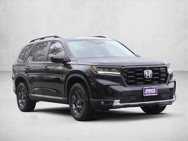 Used 2025 Honda Pilot TrailSport image 3