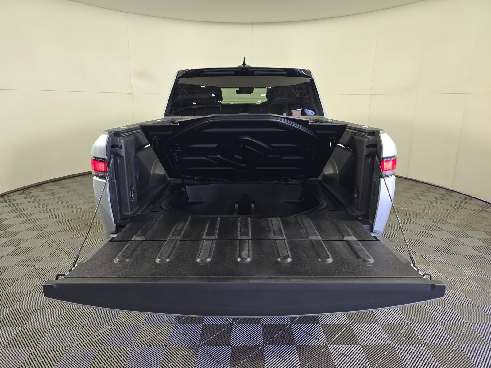 Used 2024 Rivian R1T Adventure Quad AWD/4WD image 15