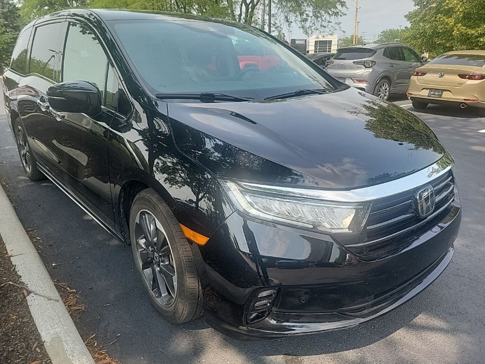 Used 2024 Honda Odyssey Elite image 4