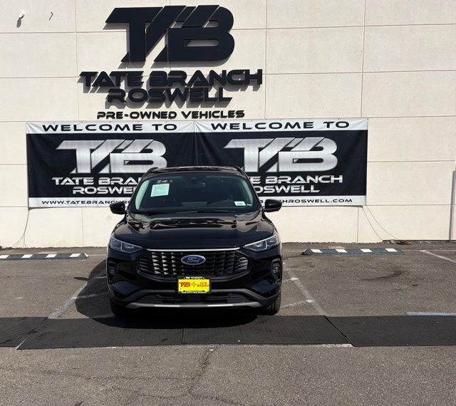 Used 2024 Ford Escape Platinum image 3