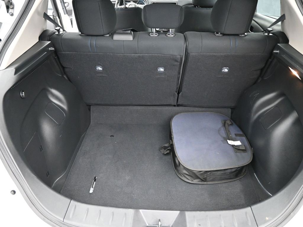 Used 2023 Nissan Leaf S image 14