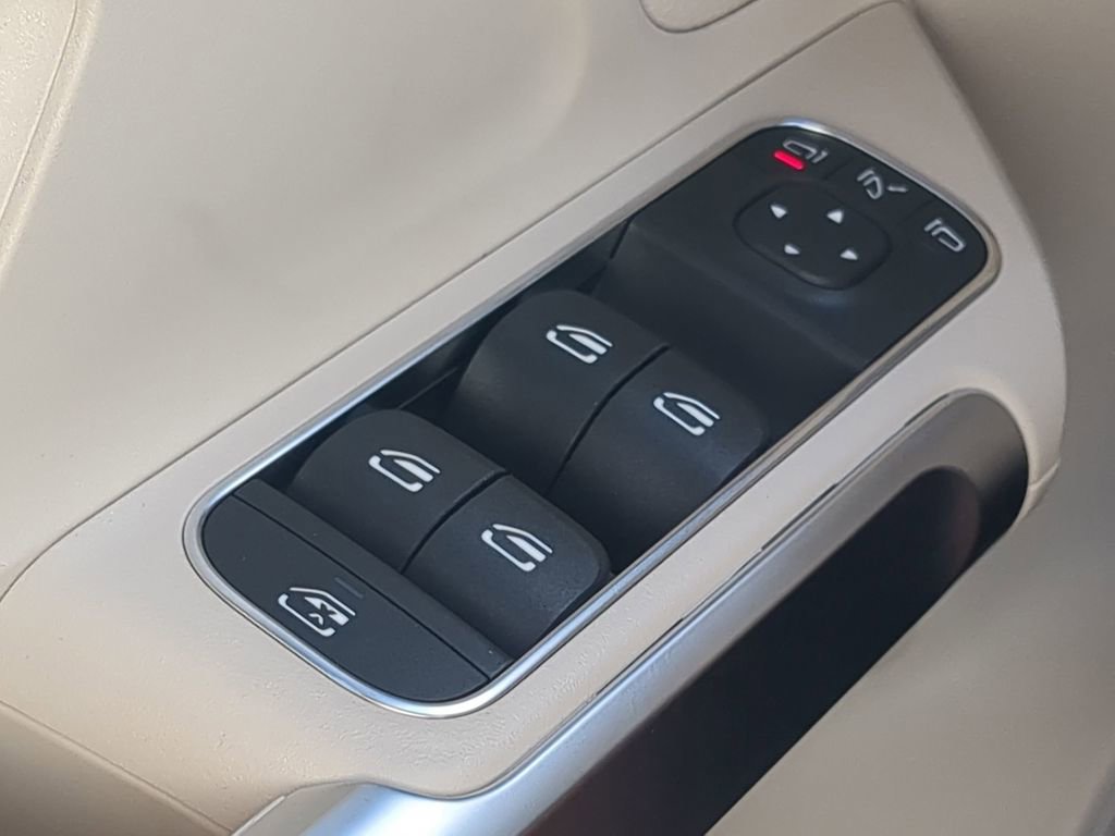 New 2025 Mercedes-Benz GLB 250 GLB 250 image 10