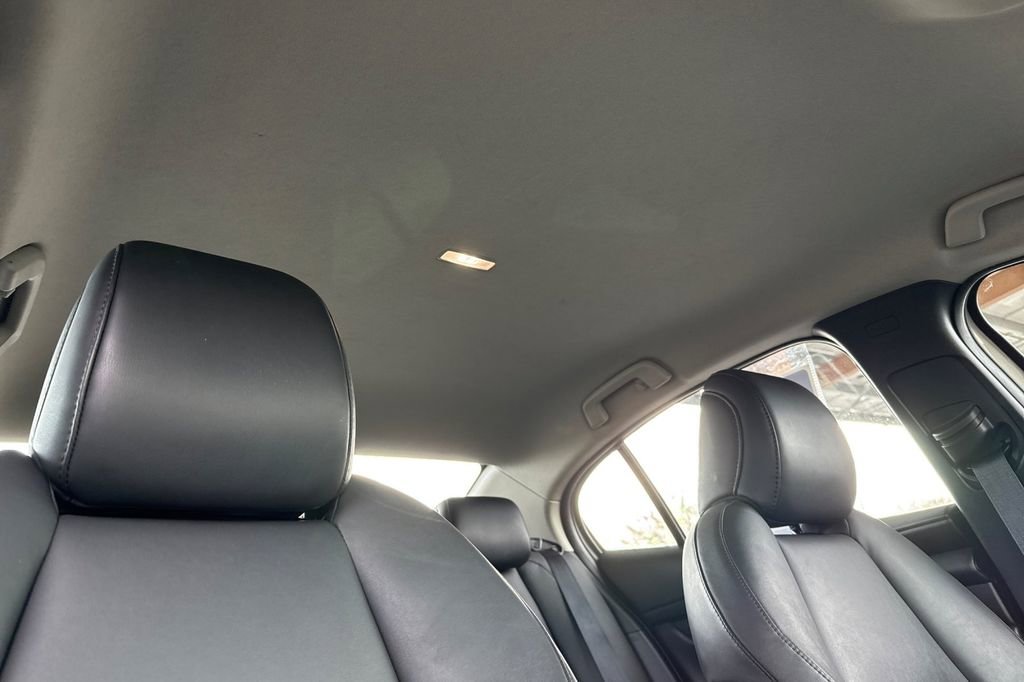 Used 2023 MAZDA MAZDA3 s image 24