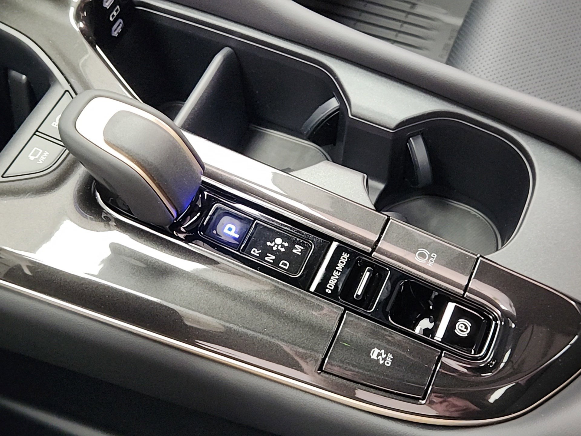 New 2026 Toyota Crown Platinum AWD/4WD image 17