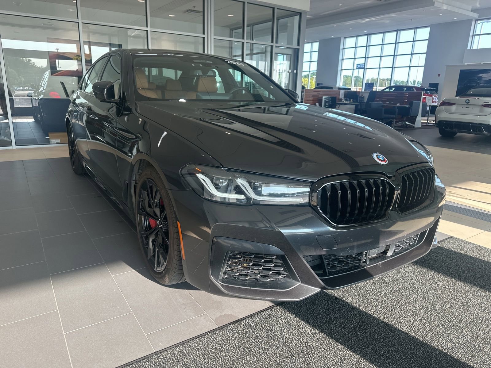 Used 2023 BMW M550i xDrive w/ Dynamic Handling Package image 13