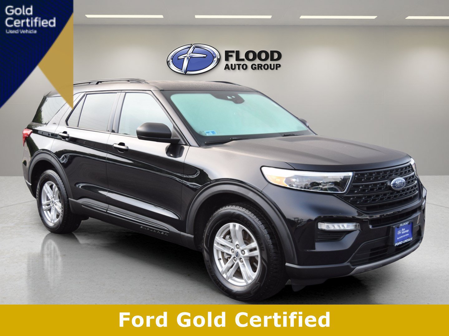 Certified 2021 Ford Explorer XLT w/ Equipment Group 202A AWD/4WD image 1