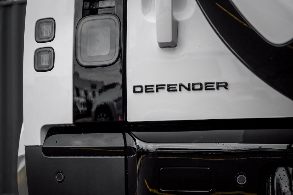New 2026 Land Rover Defender 110 S AWD/4WD image 8