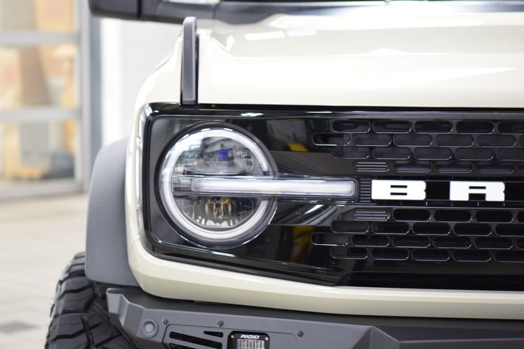 Used 2025 Ford Bronco Outer Banks AWD/4WD image 12