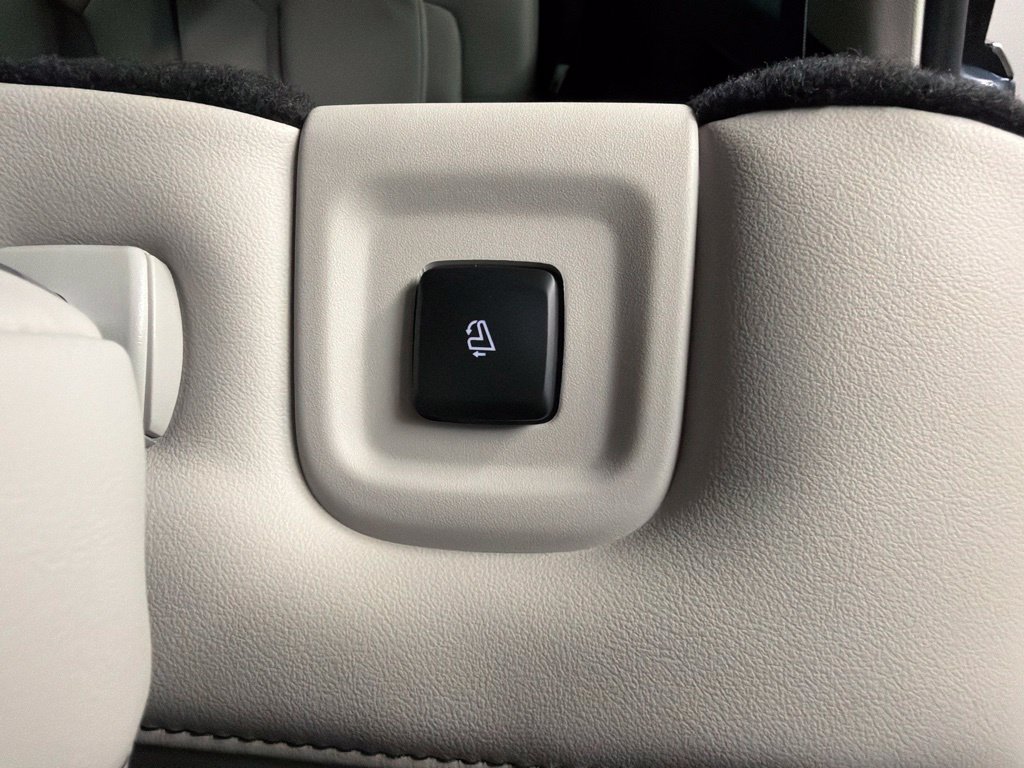 Certified 2026 Lincoln Aviator AWD image 32