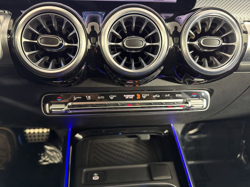 Used 2025 Mercedes-Benz GLB 35 AMG 4MATIC image 30