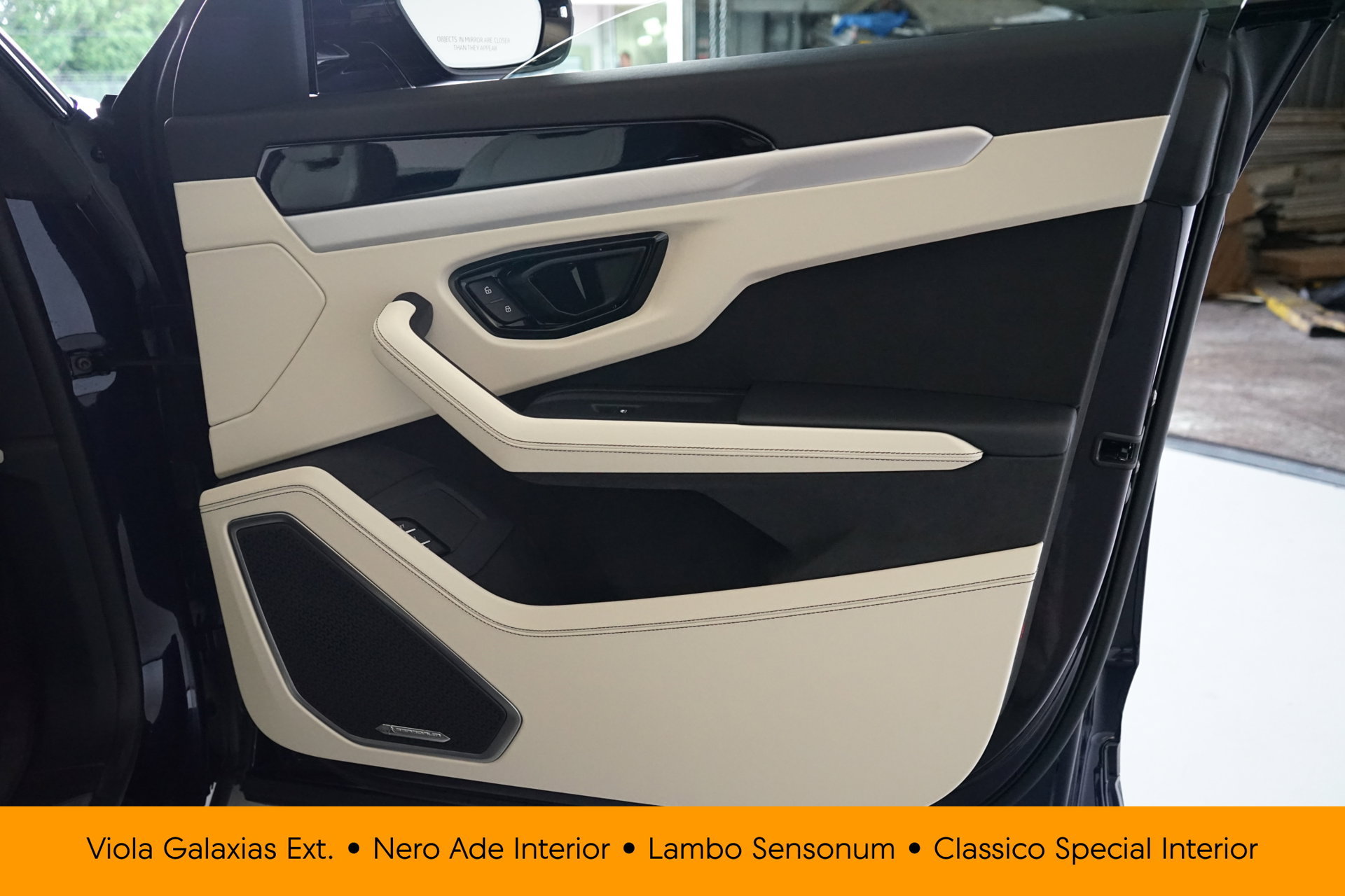 Used 2025 Lamborghini Urus SE AWD/4WD image 27