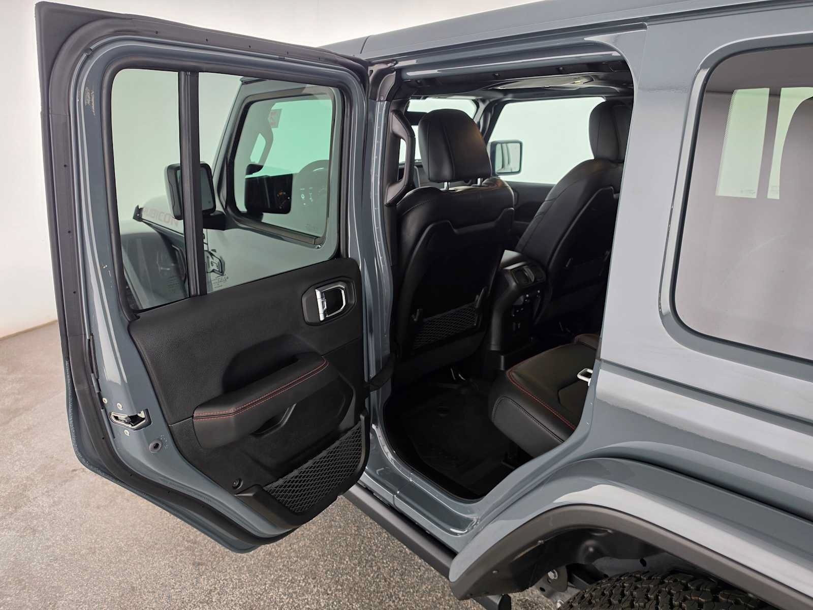 Used 2025 Jeep Wrangler Unlimited Rubicon AWD/4WD image 15