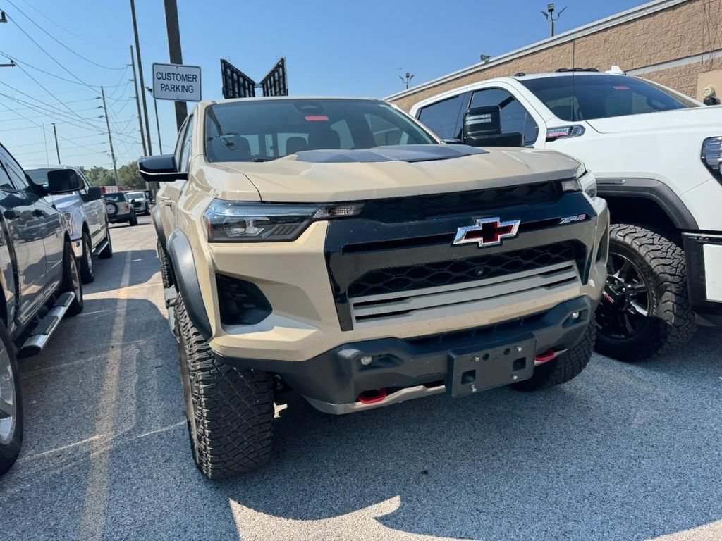 Used 2023 Chevrolet Colorado ZR2 w/ ZR2 Convenience Package III AWD/4WD image 2