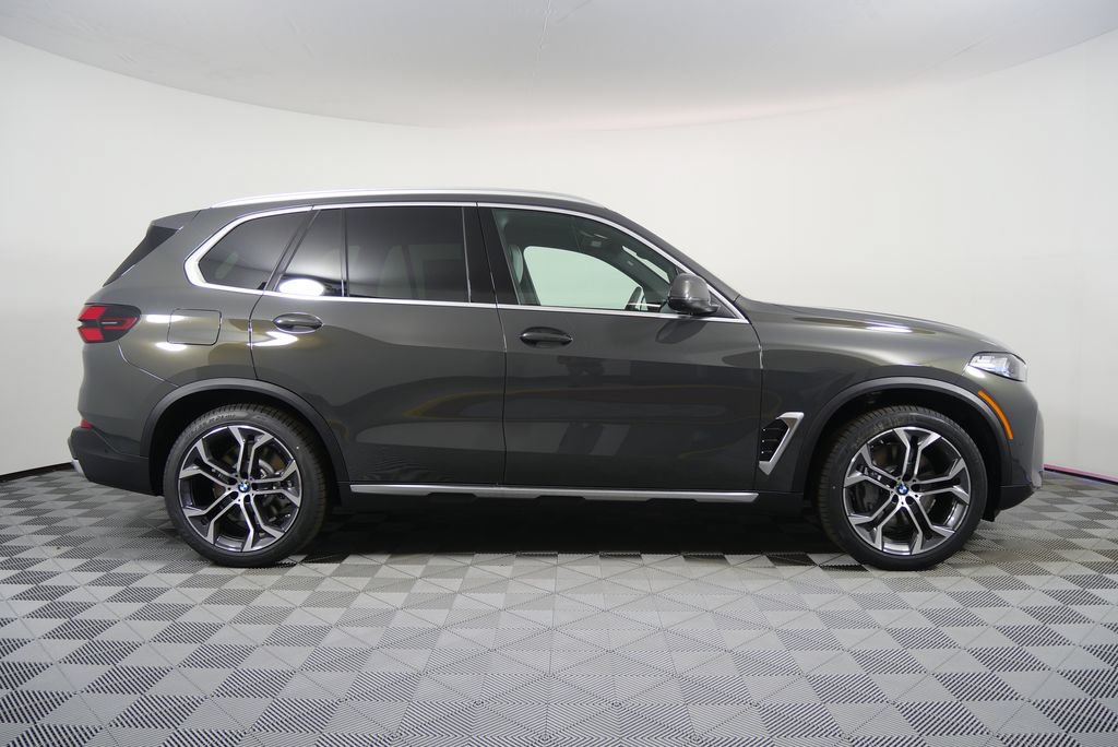 Used 2026 BMW X5 xDrive50e w/ Climate Comfort Package AWD/4WD image 3