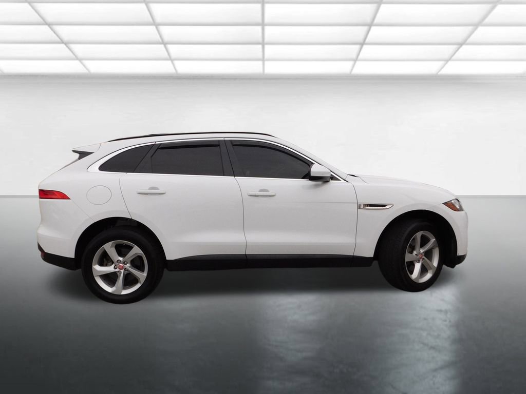 Used 2019 Jaguar F-PACE Premium image 4