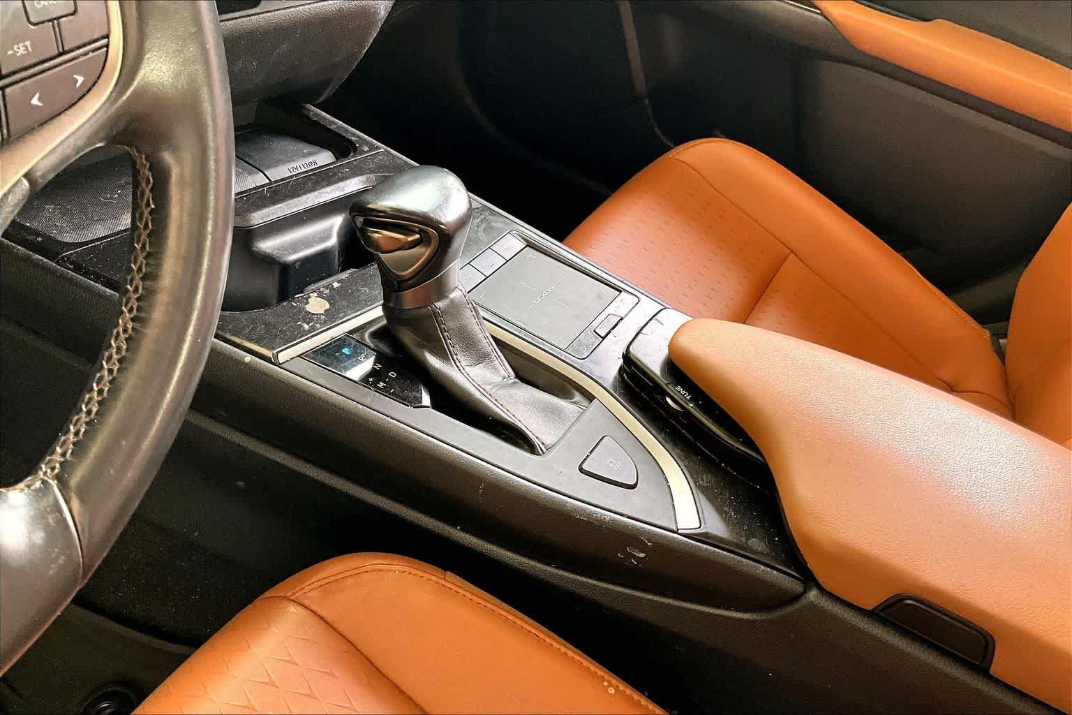 Used 2019 Lexus UX 200 FWD image 14