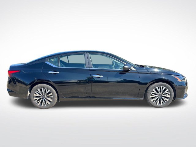 Used 2024 Nissan Altima 2.5 SV FWD image 11