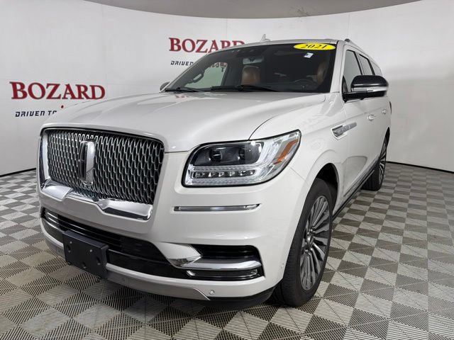 Certified 2021 Lincoln Navigator Reserve w/ Luxury Package AWD/4WD image 4