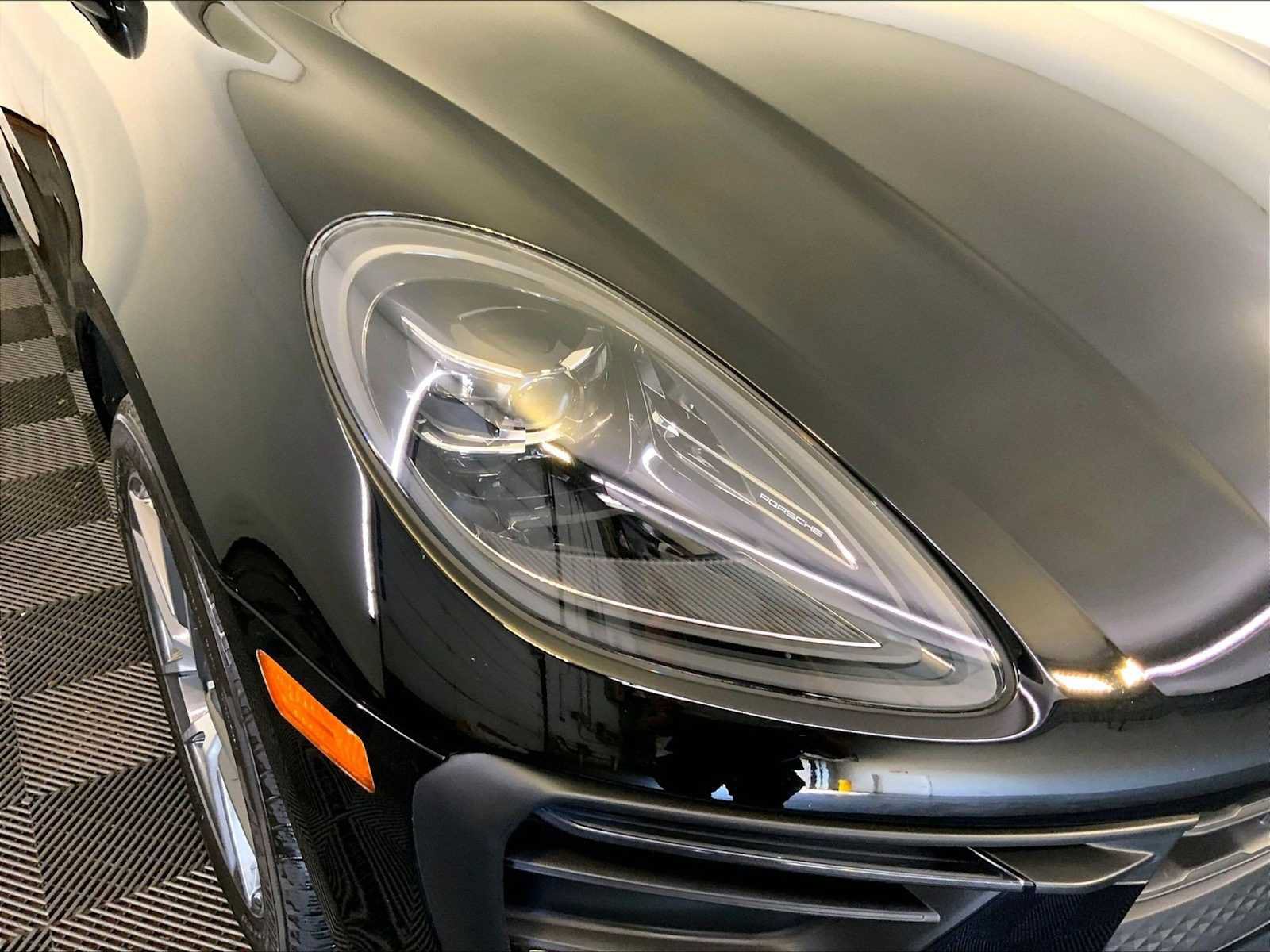 Certified 2023 Porsche Macan AWD/4WD image 12