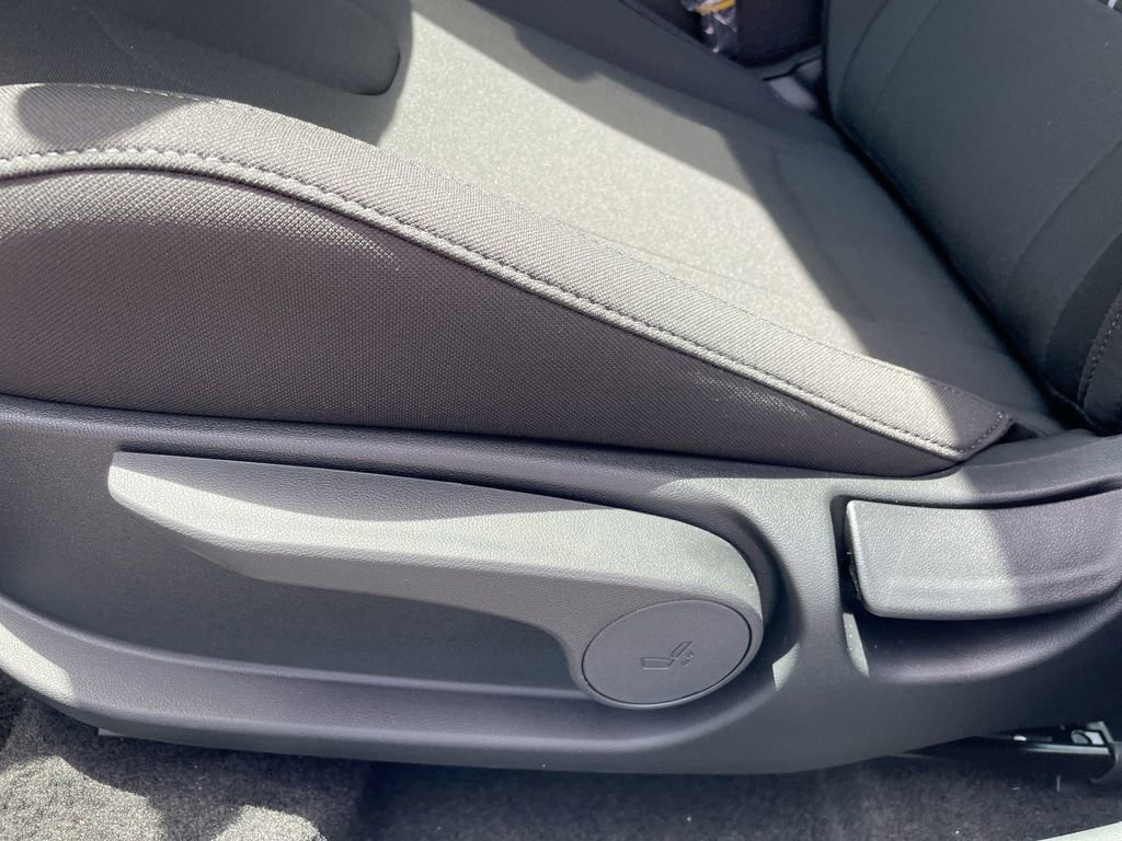 Used 2025 Hyundai Elantra Blue image 39