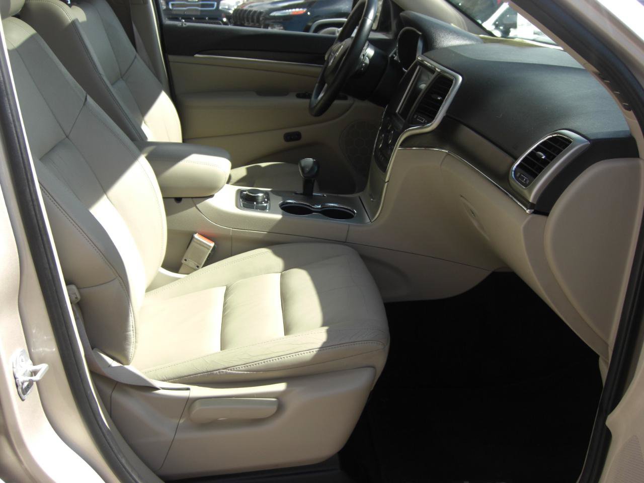 Used 2014 Jeep Grand Cherokee Limited w/ Trailer Tow Group IV AWD/4WD image 21