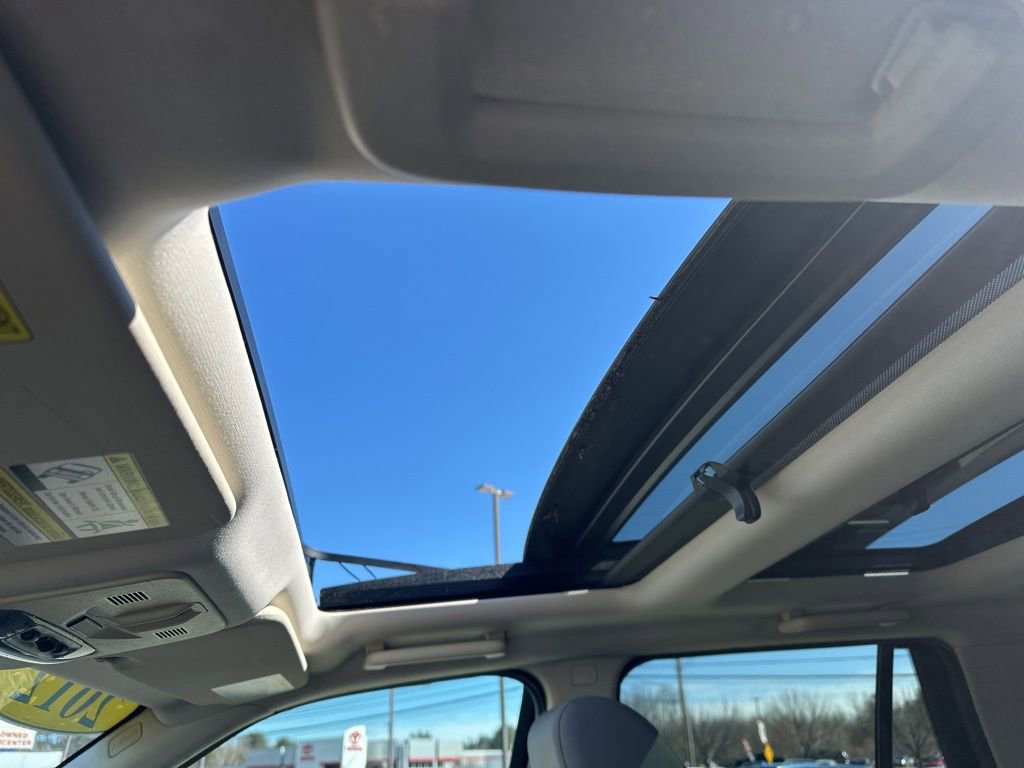 Used 2012 Land Rover LR2 HSE image 27