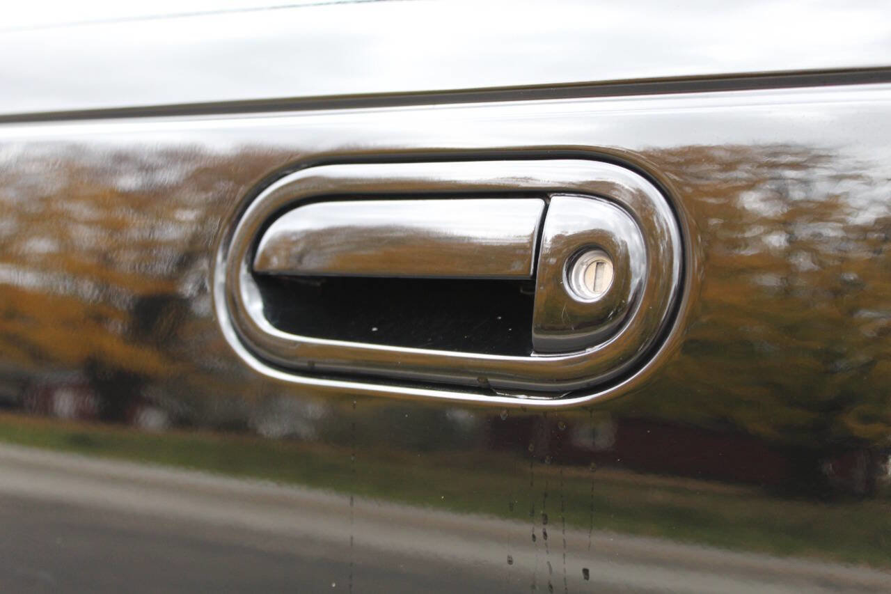 Used 2003 Ford Thunderbird image 27