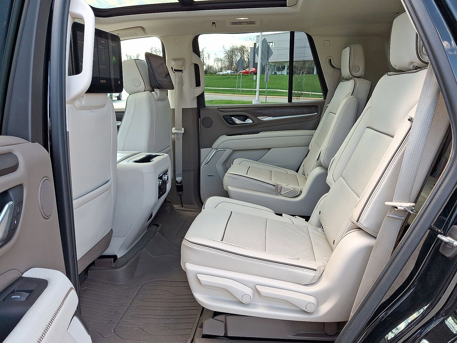 Certified 2021 GMC Yukon Denali w/ Denali Premium Package AWD/4WD image 20