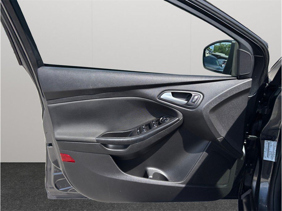 Used 2017 Ford Focus SEL FWD image 14