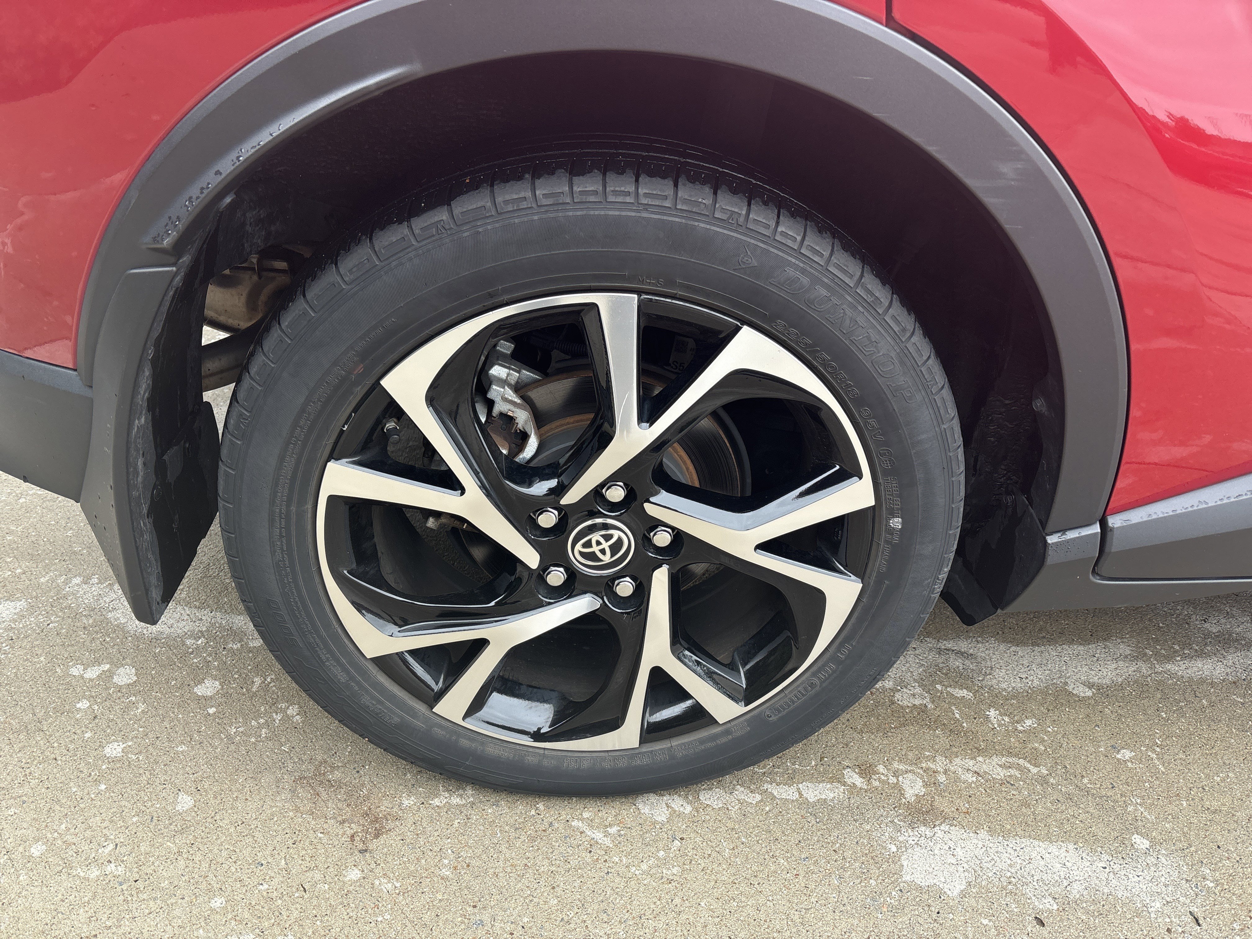 Used 2020 Toyota C-HR XLE FWD image 17